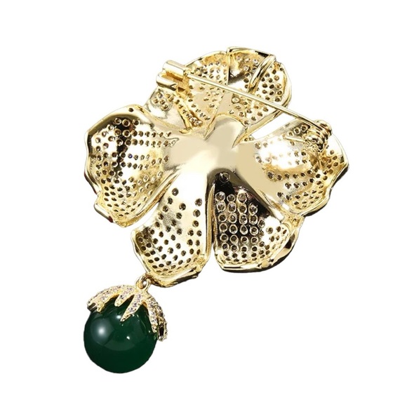 Elegant Cubic Zirconia Flower Design Brooch with Green Stone - Picture 3 of 6